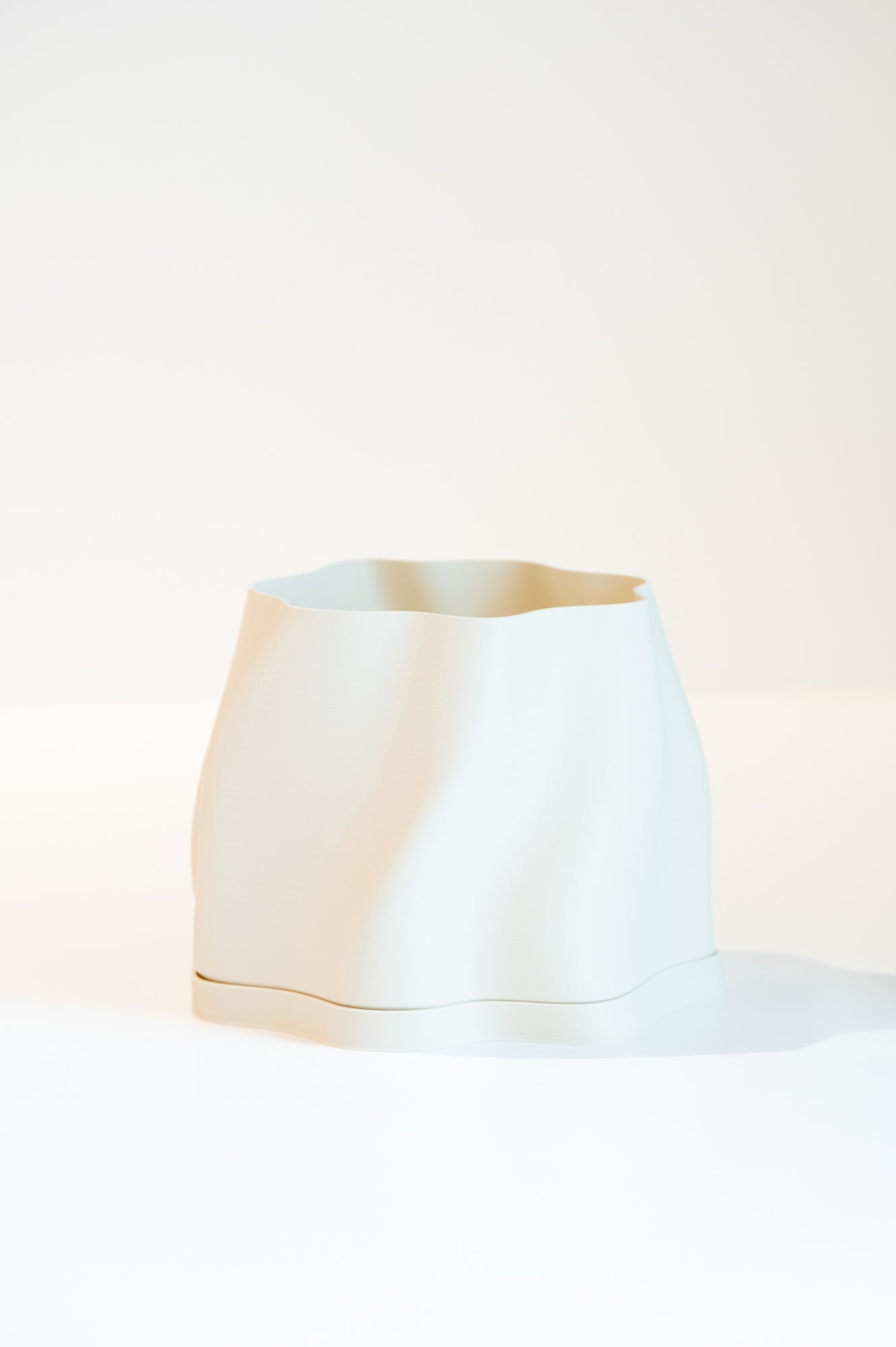 Special Studio Lulu Planter Egg Shell