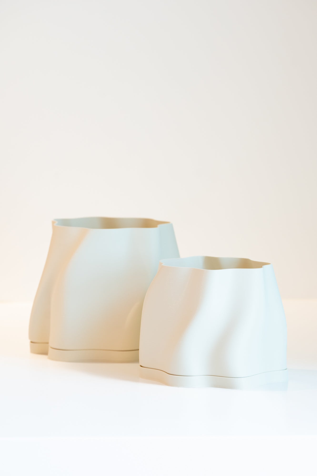 Special Studio Lulu Planter Egg Shell